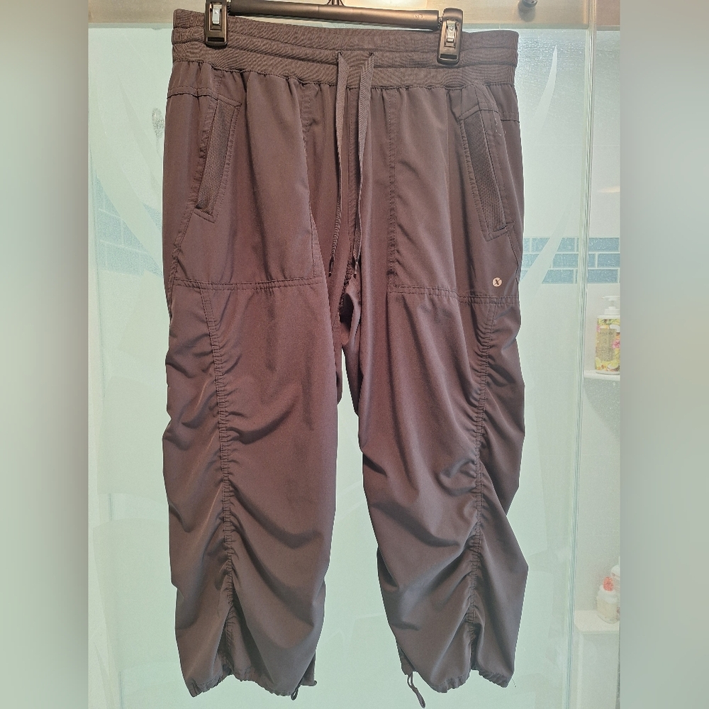 Xersion Relaxed Fit Active Shorts in Dark Grey Womens Large